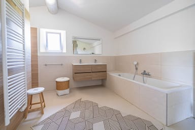 Exceptional quality of life for this villa to rent in Bonnieux