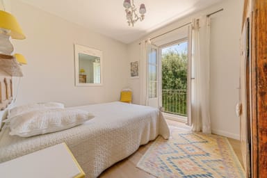 Magnificent property with heated pool for rent in Bonnieux