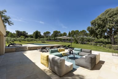Dream holidays in a spacious stone house with heated swimming pool