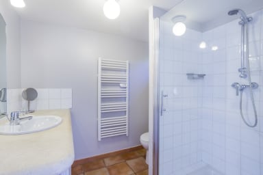 Magnificent property with heated pool for rent in Ménerbes