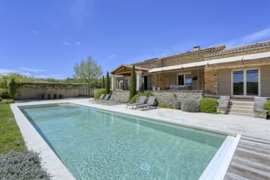 Exceptional stone house to rent in the heart of the Luberon