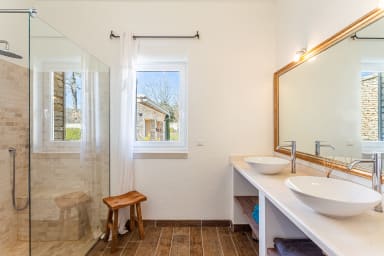 Exceptional property to rent in Gordes heated pool