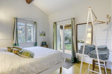Détente absolue pour cette maison à louer à Saignon en Provence