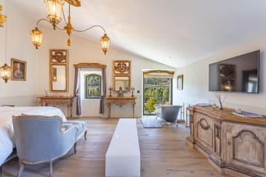 Dream holidays with heated swimming pool in the heart of Luberon in Ménerbes
