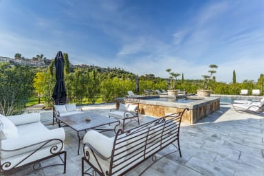 Well-being and relaxation holidays in Provence with heated swimming pool