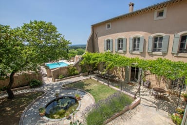 Location à Villedieu piscine terrain de tennis