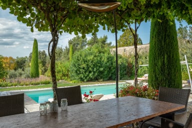 Magnificent bastide for rent in Goult with swimming pool