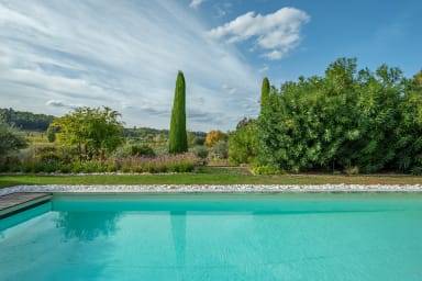Exceptional holidays in the Luberon with spa and heated swimming pool