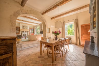 Location maison chaleureuse et spacieuse à Goult