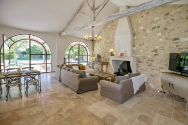 Exceptional stone house to rent in the heart of Provence