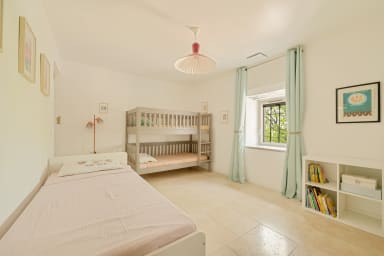 Maison à louer en Provence piscine et jardin arboré