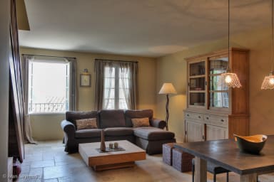 For rent in the heart of Bonnieux swimming pool private terrace