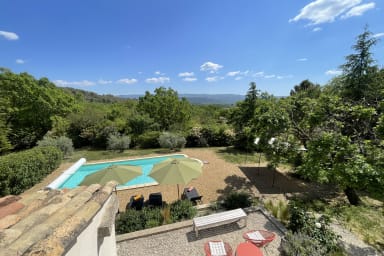 Villa with pool for rent in the Luberon