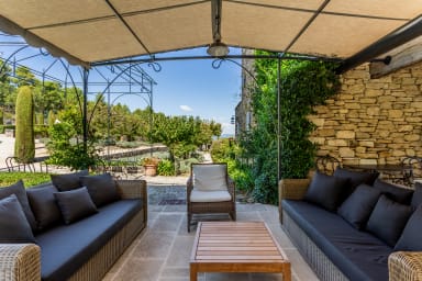 House for rent in the Luberon with swimming pool and tennis court