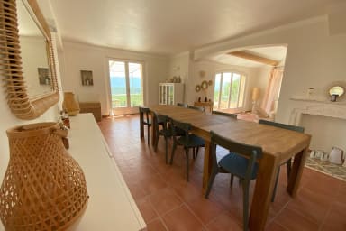 Magnificent stone house to rent with heated swimming pool in Provence