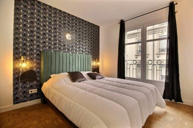 chambre avec lit 160 x 200. volets et double vitrage