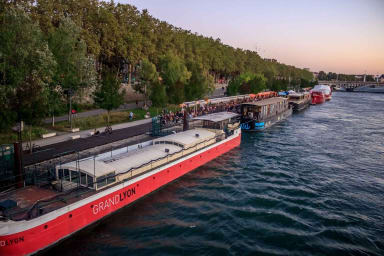 Quais du Rhone, à 5 minutes à pied. Balade, footing, bars et terrasses