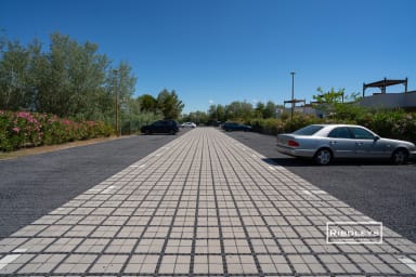 Parking avec 2 places attribuées au logement