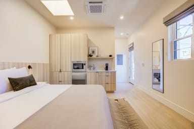 King-size bed, sleeps 2, Sony Smart TV