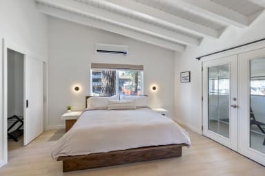 King-size bed, sleeps 2 (Cool Gel Chill memory foam mattress)