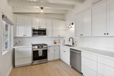 Full kitchen: Keurig, fridge, stove/oven, plates and utensils ,dishwasher