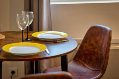 Table à manger avec assises