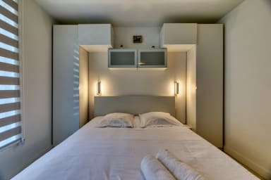 Chambre avec rangements
