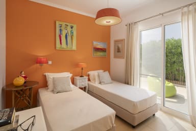 Bedroom with two single beds.