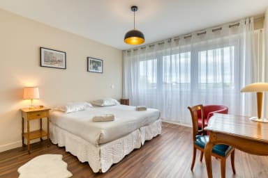 Chambre avec rangements