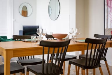 Table à manger avec assises