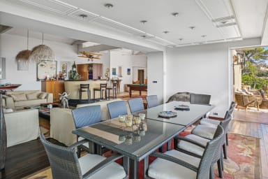 location-prestigieuse-villa-boussole-cote-dazur-salle-a-manger