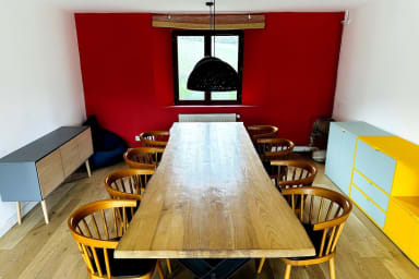 1er salon, table type maison d'hôte de 3 mètres de long (12/14 personnes à...