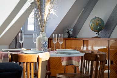 Table à manger et nécessaire de cuisine