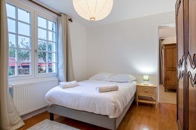 Chambre avec rangements