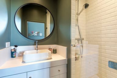 Deuxième salle de bain, attenante