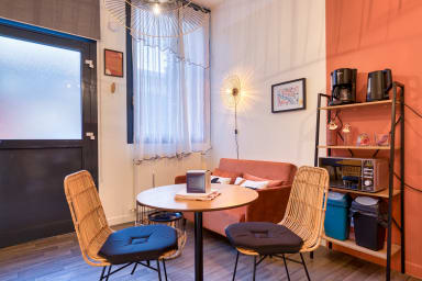Table à manger avec assises