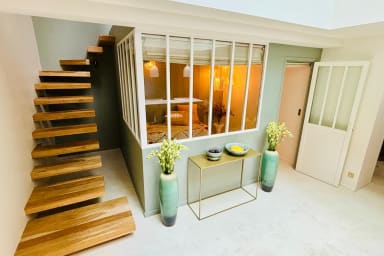 location-luxe-maison-asmira-paris-ternes-chambre-escalier