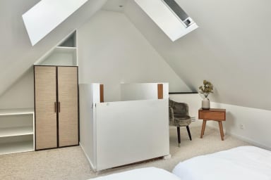 rental-family-prestigious-maison-lumea-paris-bedroom
