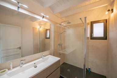 SDE avec grande douche à l'italienne pour Chambres 3, 4, 5