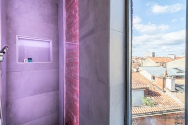 Douche avec vue sur les toits de Toulouse