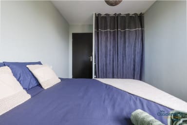 Chambre avec placard de rangement