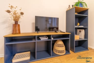 Espace séjour avec télévision