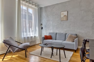 Salon moderne et lumineux