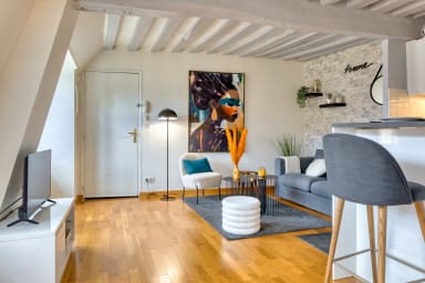 Salon et appartement sur cour au calme et lumineux