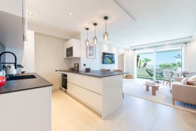 Cannes – Garden-Level 1-Br Apartment Sea View
