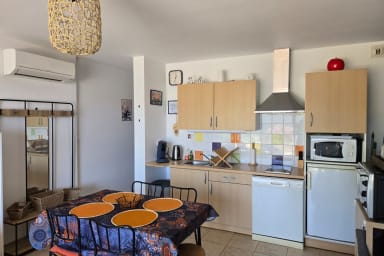 Dining area and equipped kitchen