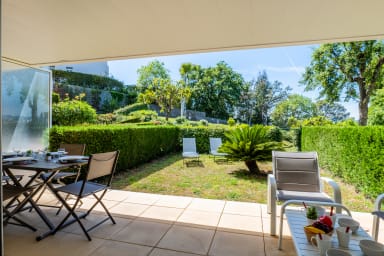 Rez-de-jardin en résidence de standing avec piscine & vue mer 