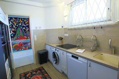 Fully equipped kitchen.