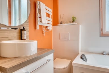 Salle de bain avec balnéo