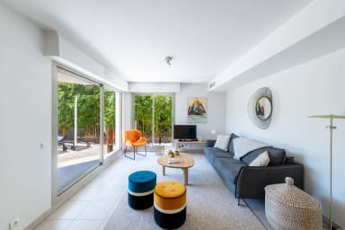 1-Br Garden Apartment with Pool – Peaceful, Private Parking